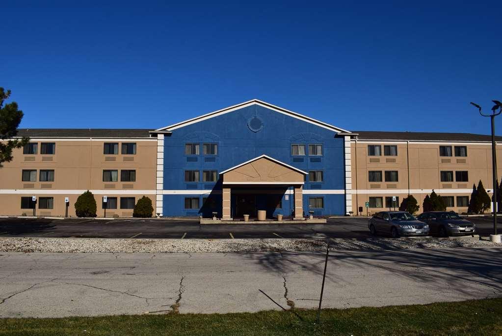 Americinn By Wyndham Glendale Milwaukee Whitefish Bay Exterior photo