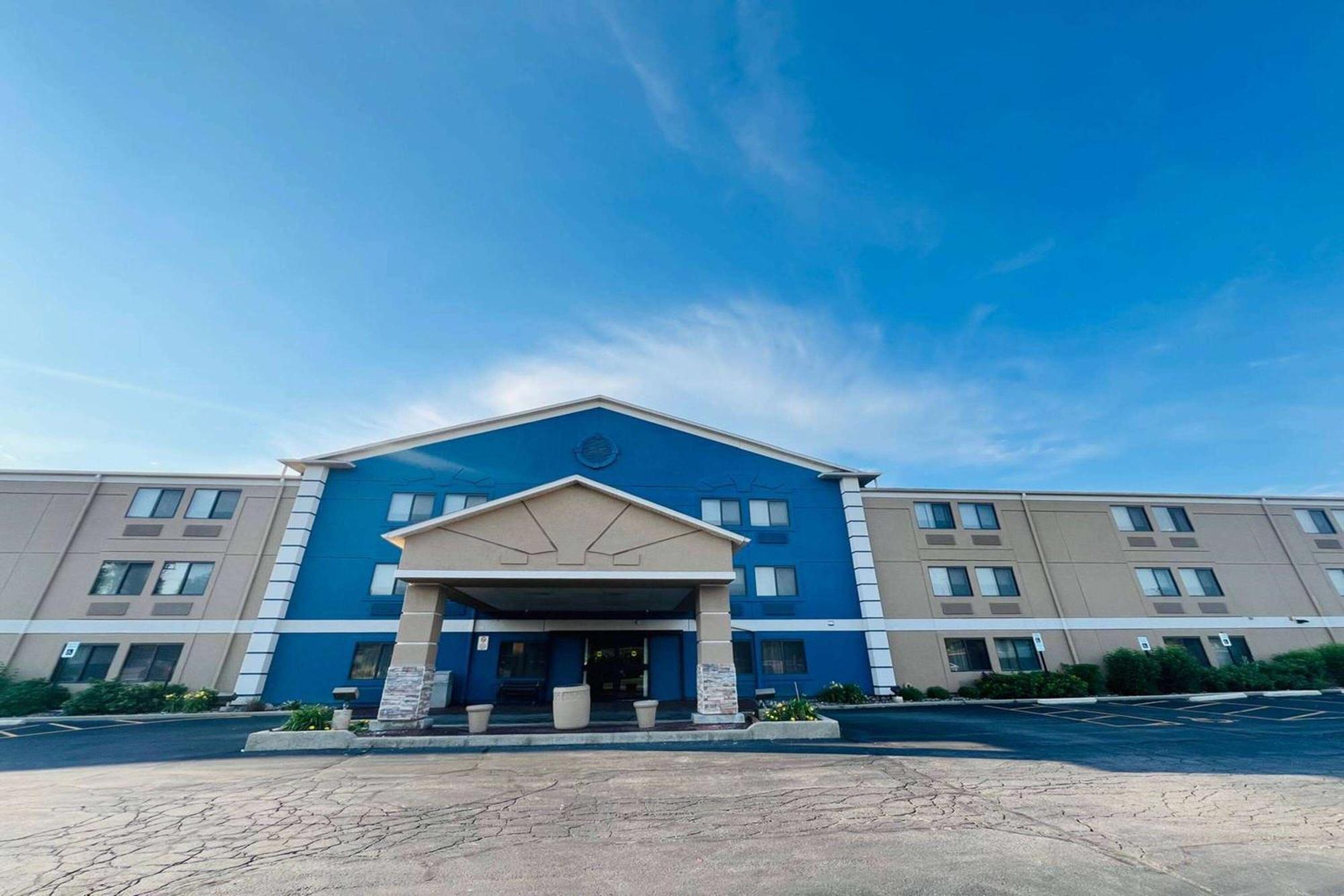 Americinn By Wyndham Glendale Milwaukee Whitefish Bay Exterior photo