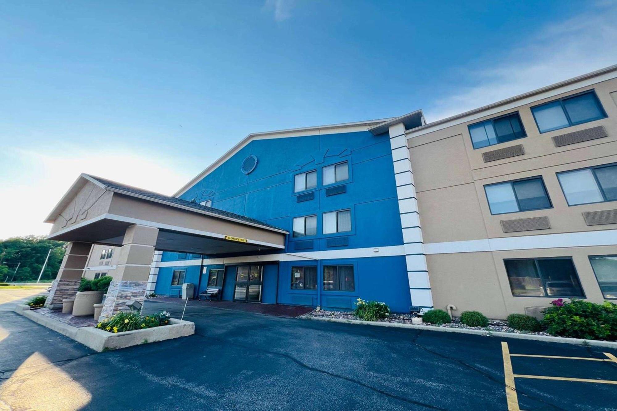 Americinn By Wyndham Glendale Milwaukee Whitefish Bay Exterior photo