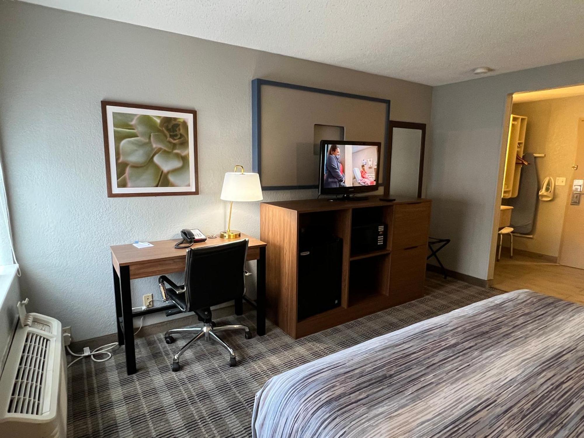 Americinn By Wyndham Glendale Milwaukee Whitefish Bay Exterior photo
