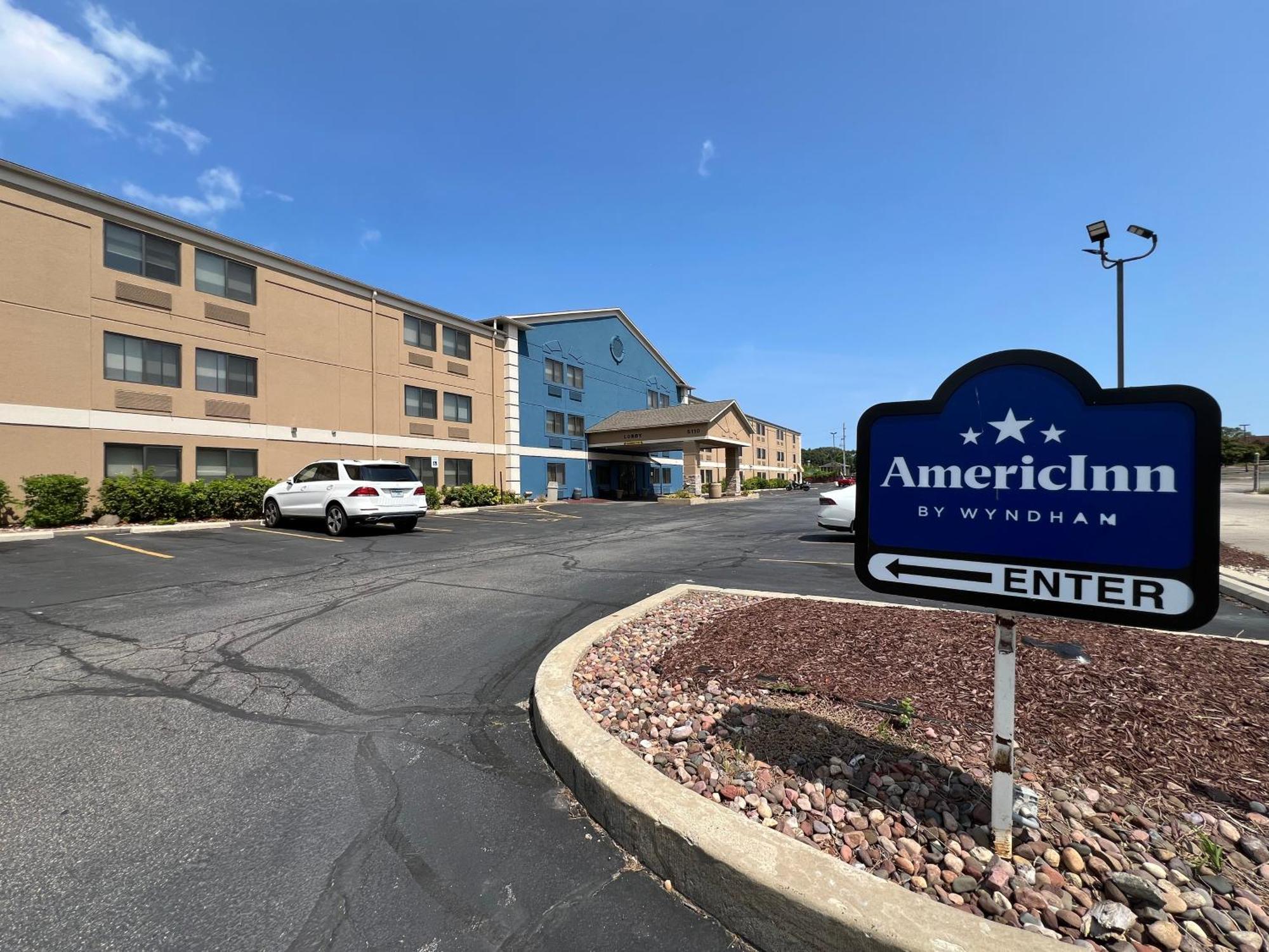 Americinn By Wyndham Glendale Milwaukee Whitefish Bay Exterior photo