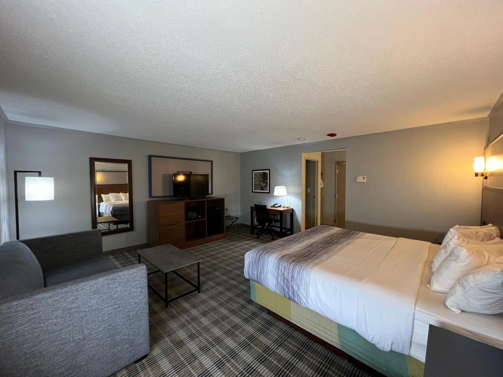 Americinn By Wyndham Glendale Milwaukee Whitefish Bay Exterior photo