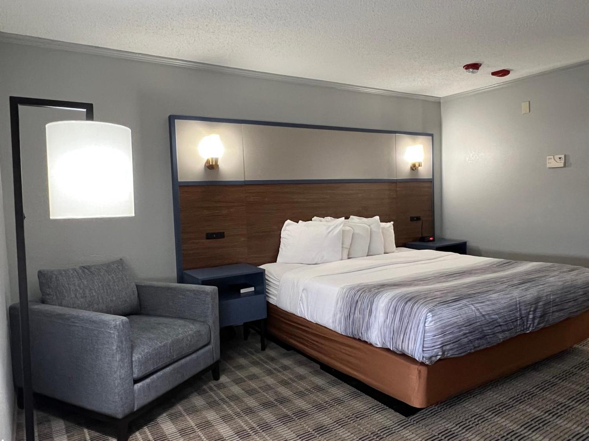 Americinn By Wyndham Glendale Milwaukee Whitefish Bay Exterior photo