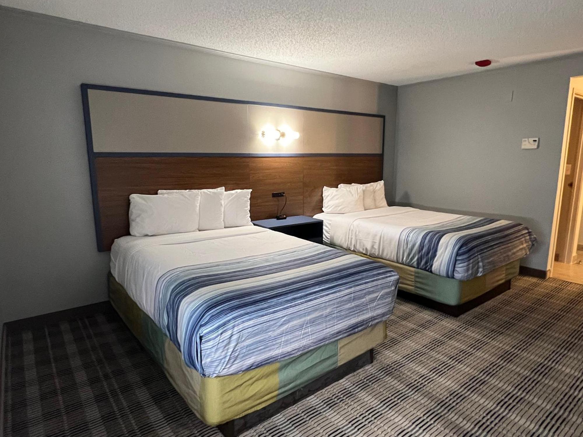 Americinn By Wyndham Glendale Milwaukee Whitefish Bay Exterior photo